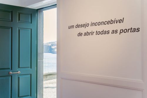 um desejo inconcebível de abrir todas as portas